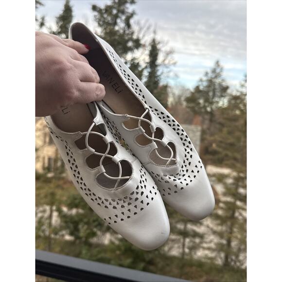 VANELI Slip-on Oxfords Womens 9 SS Narrow White Soft Leather Low Heels Cut Out - Picture 16 of 16